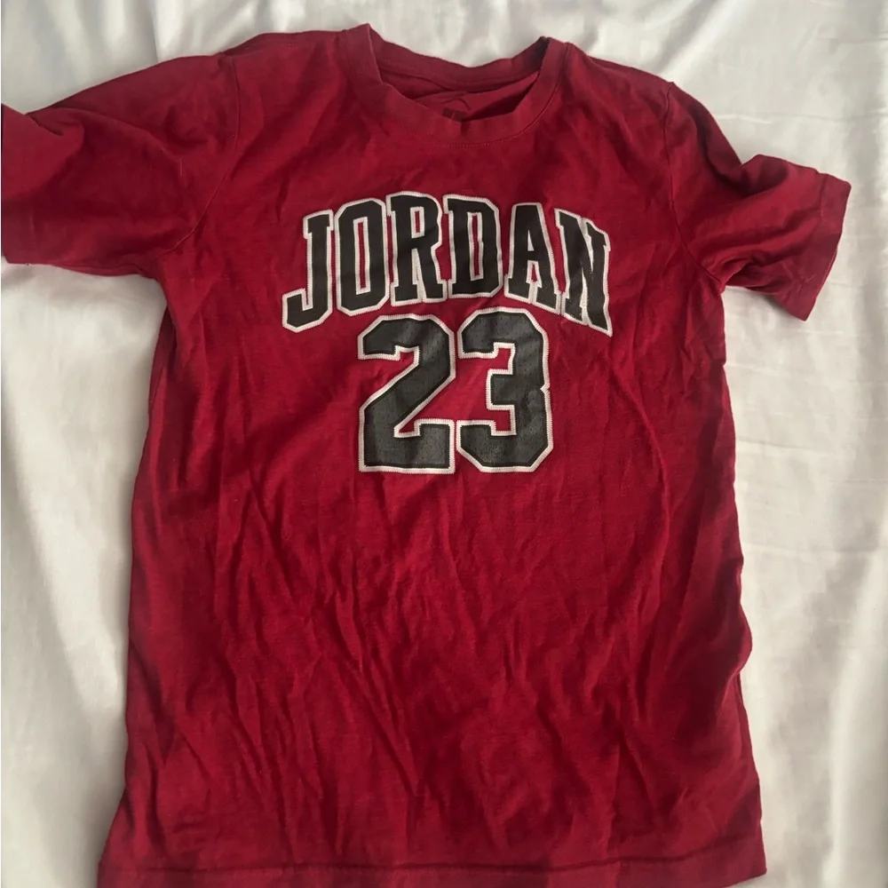 Boys Jordan T-shirt Size L - Picture 1 of 3